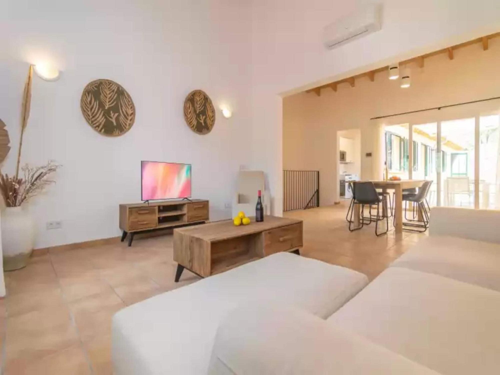 Moreu - With Private Pool In